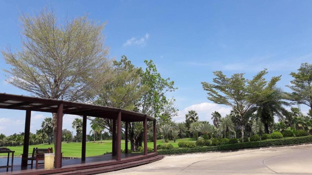 Hotel Suwan Golf & Country Club à Nakhon Pathom Extérieur photo