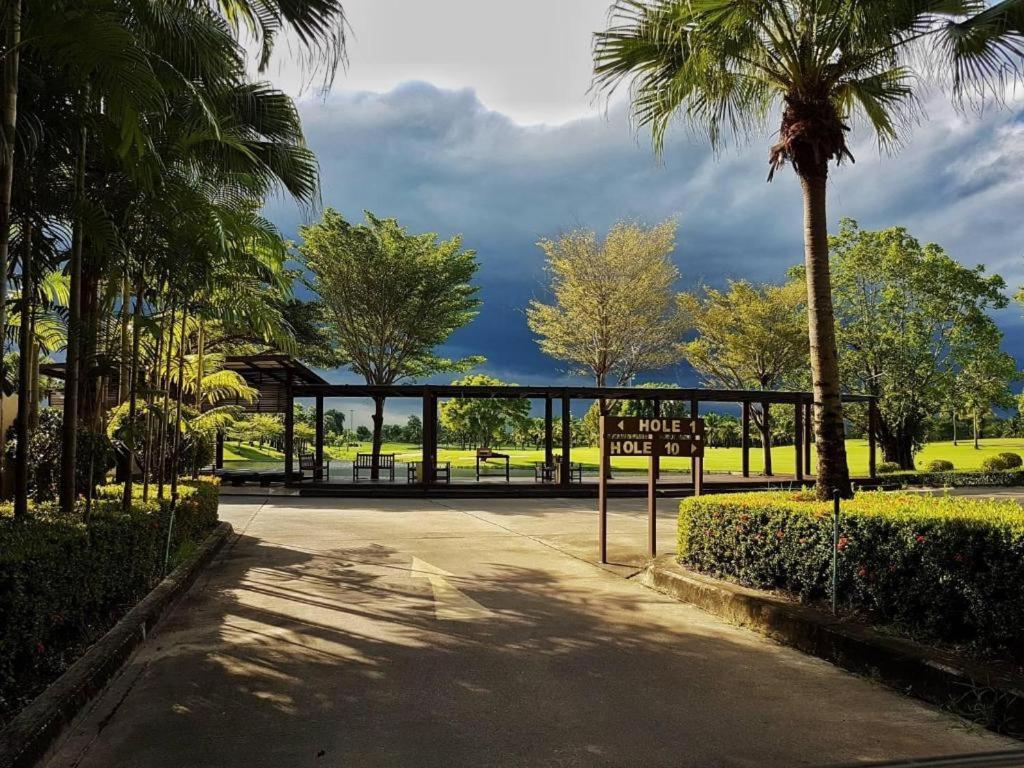 Hotel Suwan Golf & Country Club à Nakhon Pathom Extérieur photo