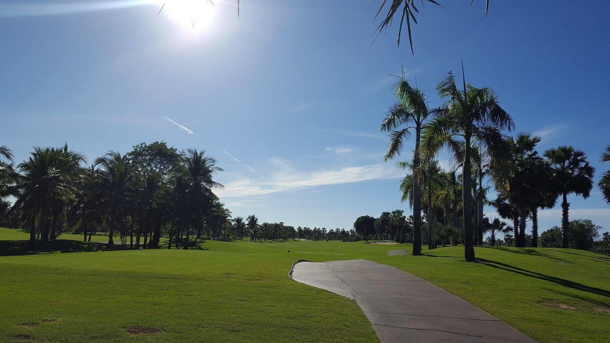 Hotel Suwan Golf & Country Club à Nakhon Pathom Extérieur photo