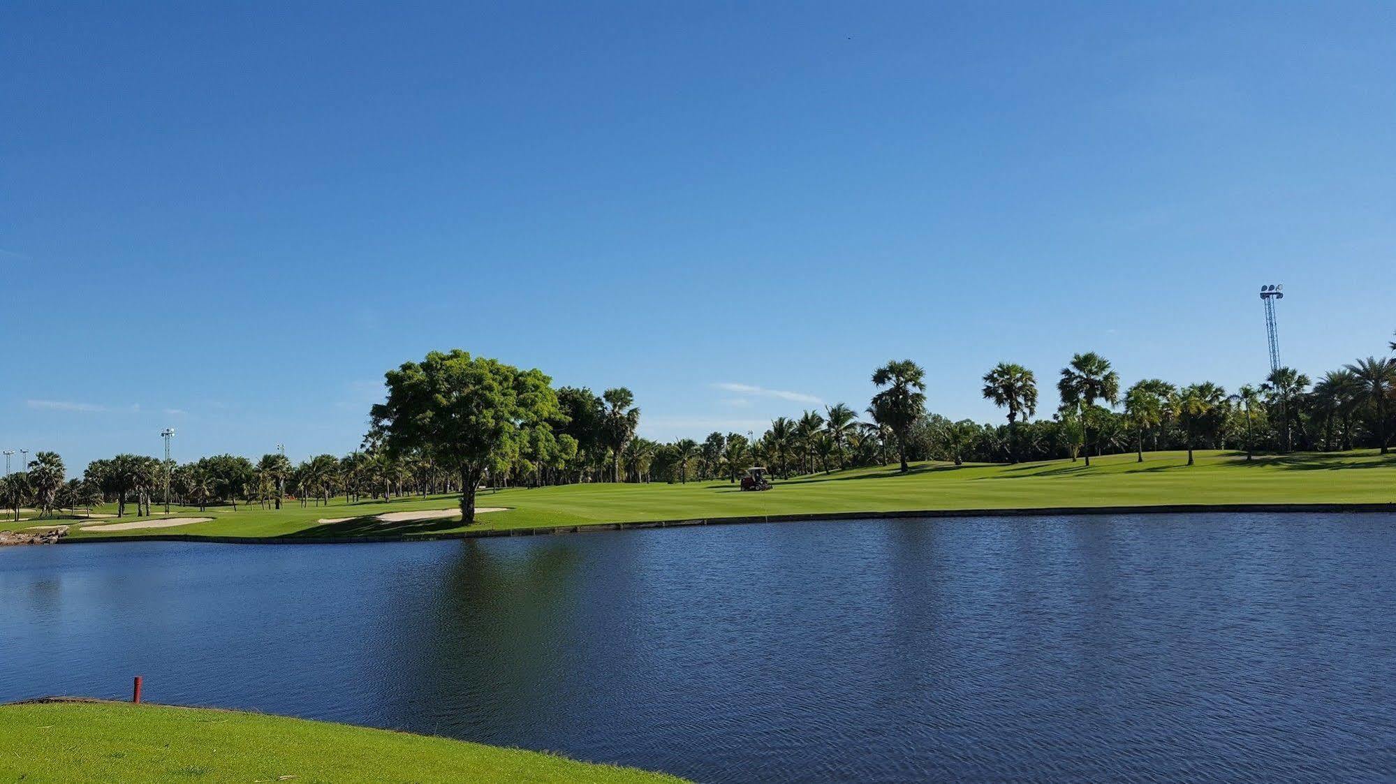 Hotel Suwan Golf & Country Club à Nakhon Pathom Extérieur photo