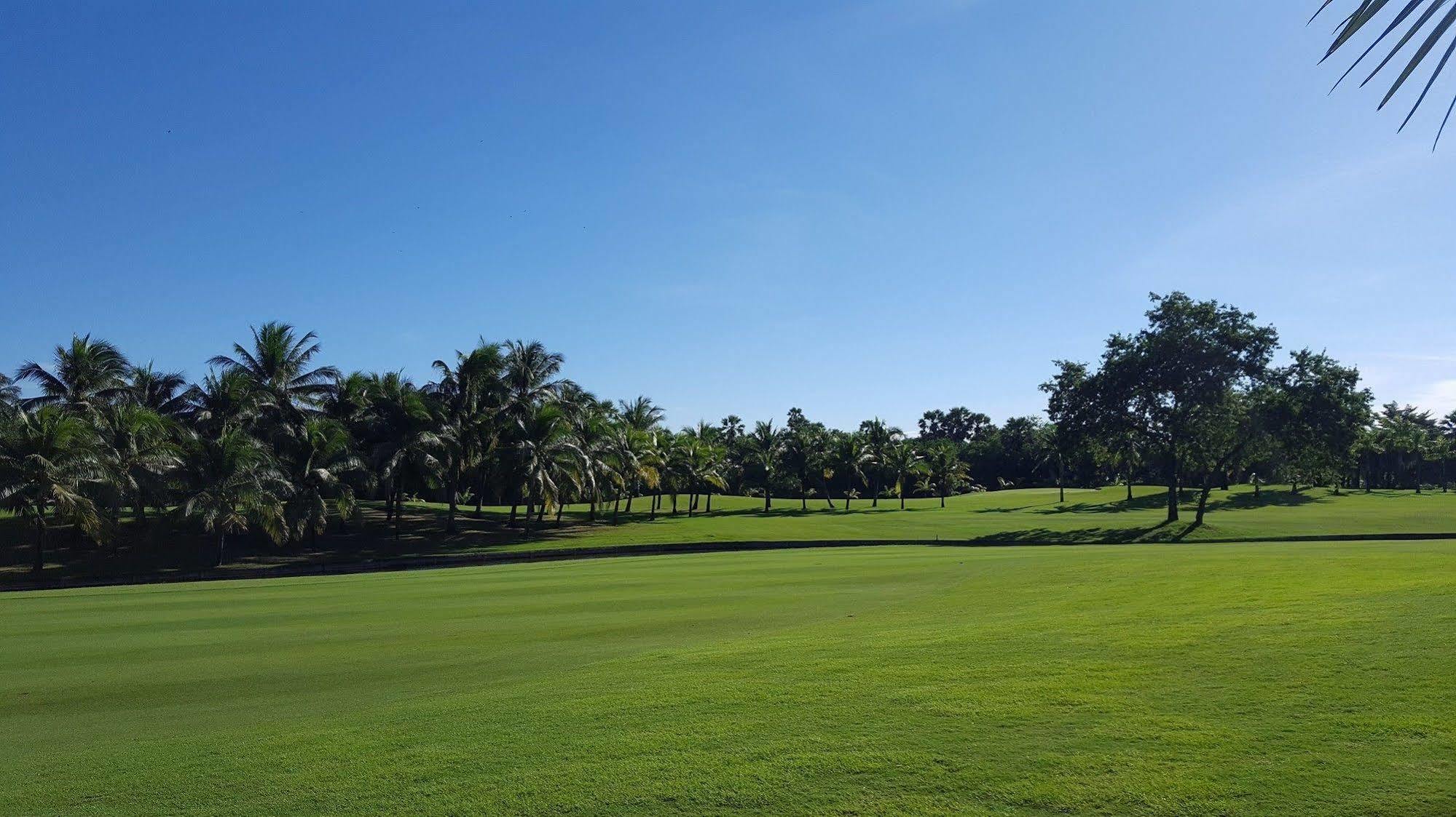 Hotel Suwan Golf & Country Club à Nakhon Pathom Extérieur photo