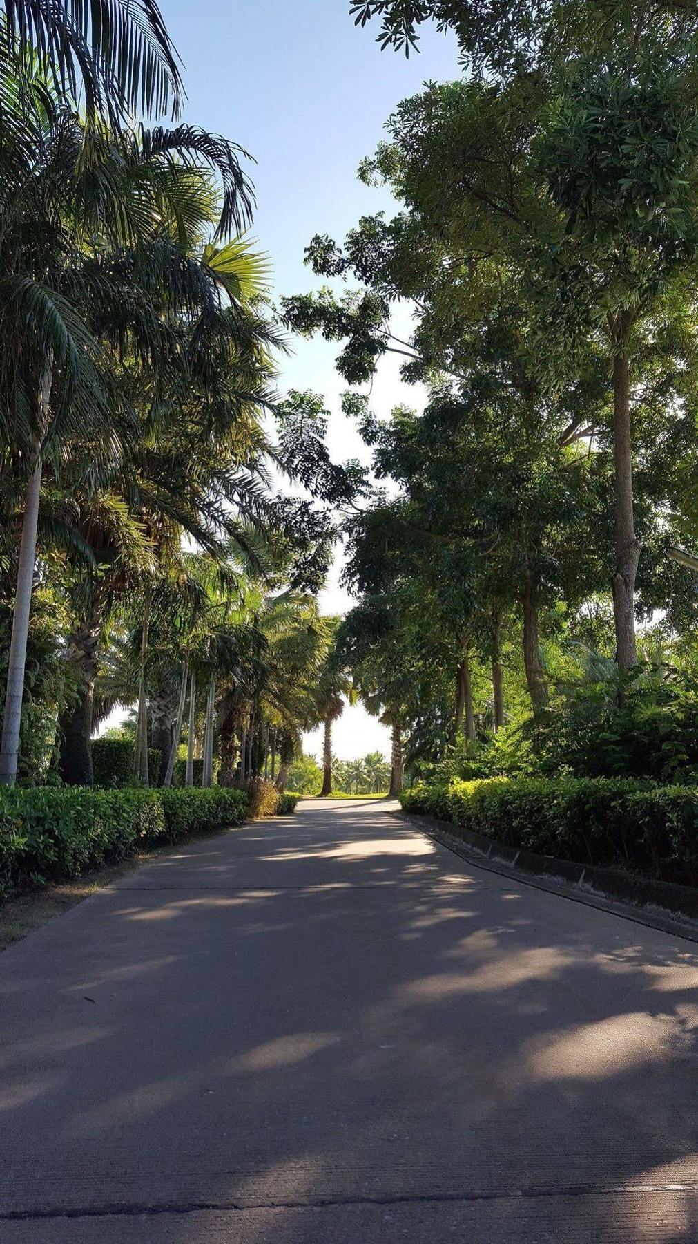Hotel Suwan Golf & Country Club à Nakhon Pathom Extérieur photo