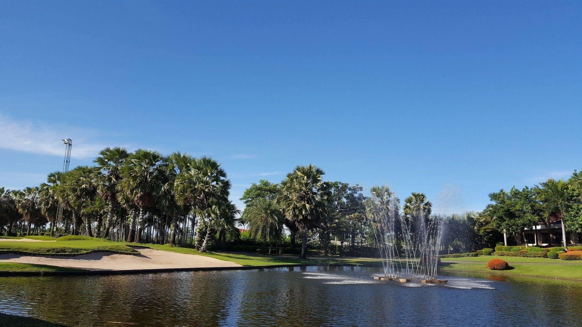 Hotel Suwan Golf & Country Club à Nakhon Pathom Extérieur photo