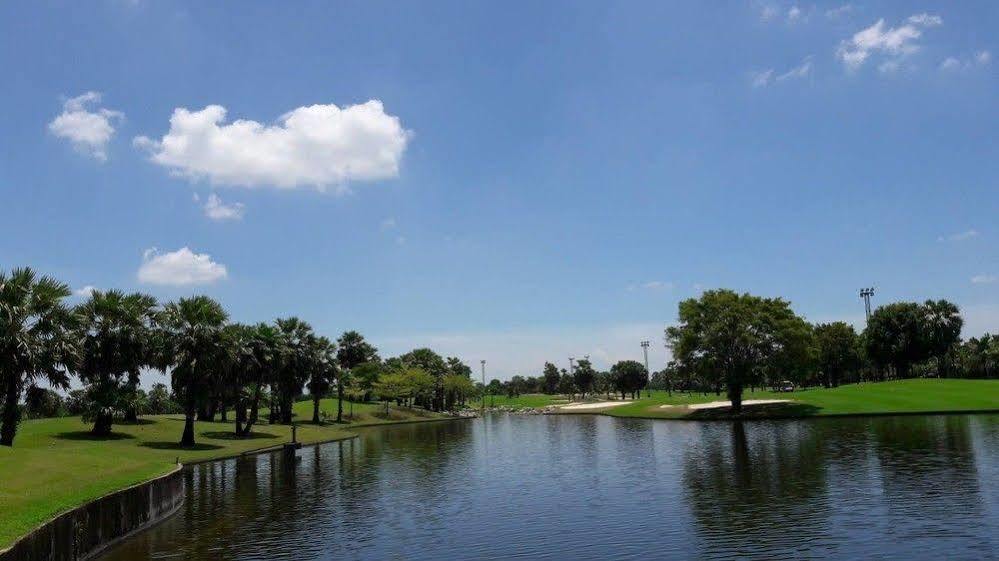 Hotel Suwan Golf & Country Club à Nakhon Pathom Extérieur photo