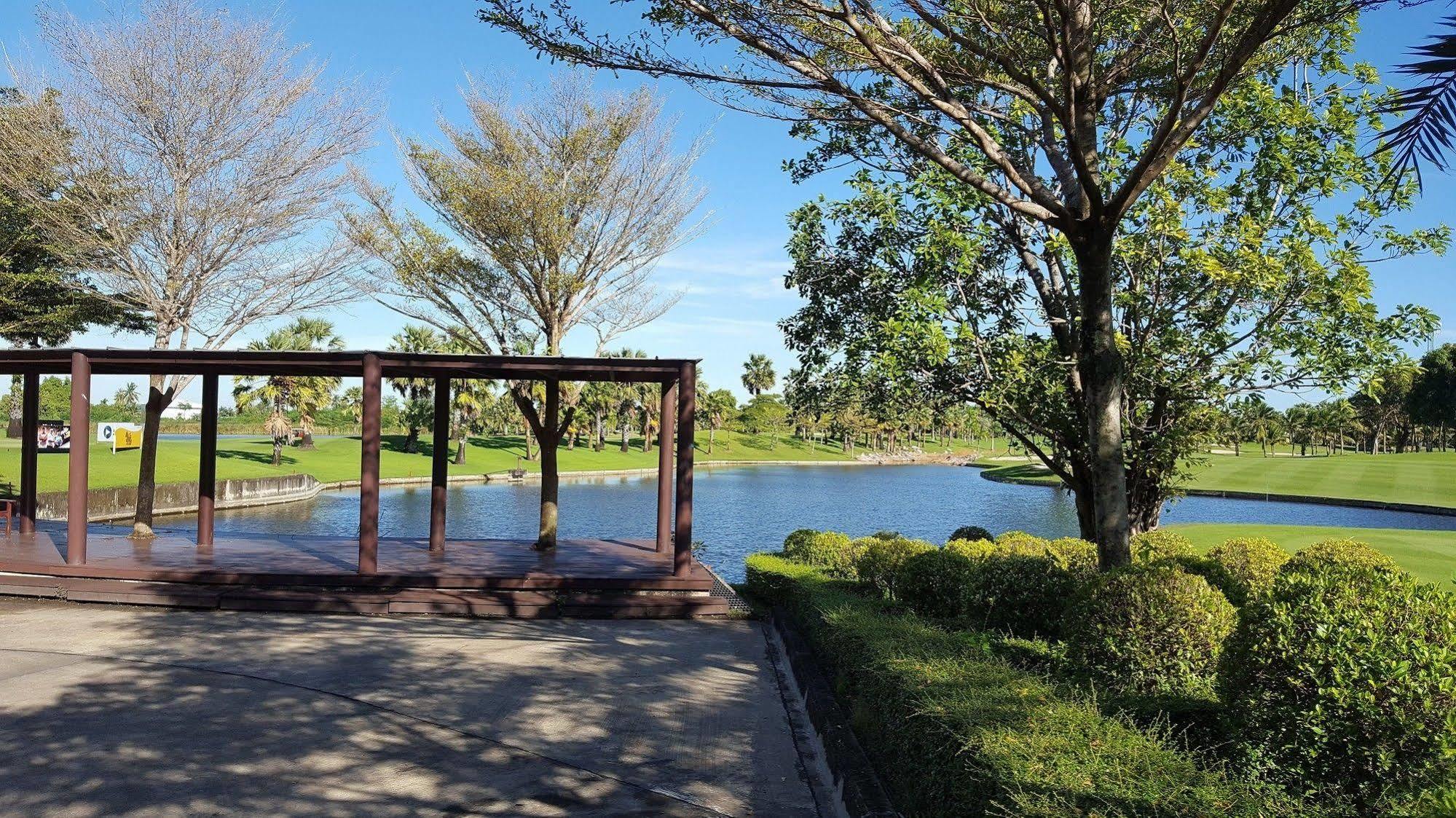 Hotel Suwan Golf & Country Club à Nakhon Pathom Extérieur photo